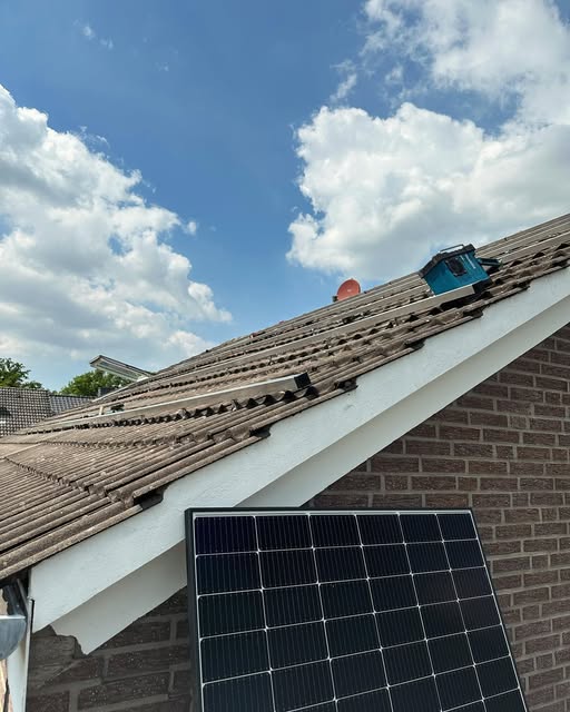 Solarmodule auf einem Ziegeldach